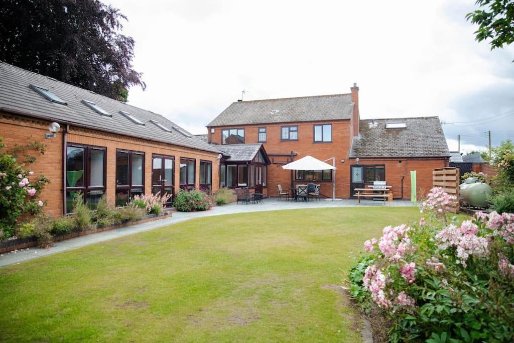 Vast, Elegant Home With Indoor Pool & Sauna Near Popular Golf Course Kington  Bagian luar foto