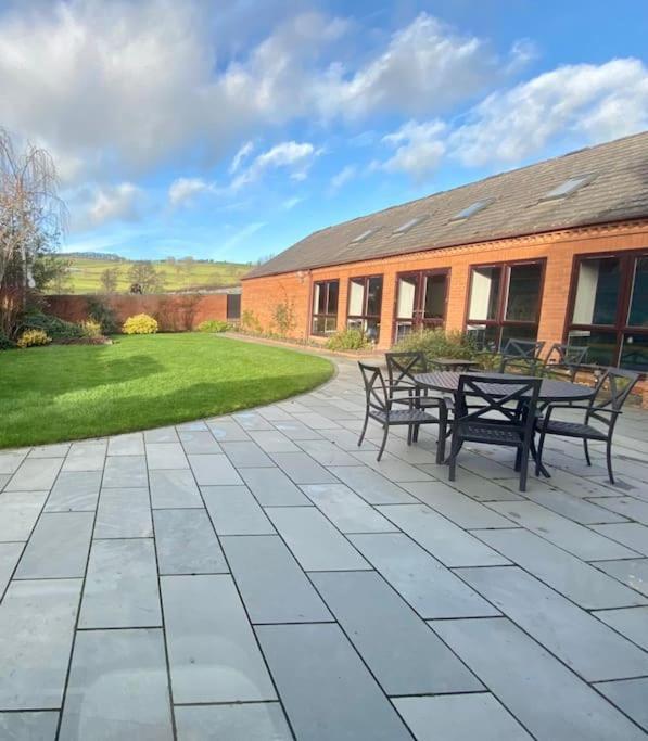 Vast, Elegant Home With Indoor Pool & Sauna Near Popular Golf Course Kington  Bagian luar foto