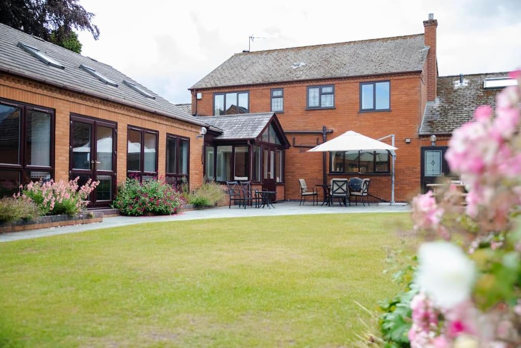 Vast, Elegant Home With Indoor Pool & Sauna Near Popular Golf Course Kington  Bagian luar foto