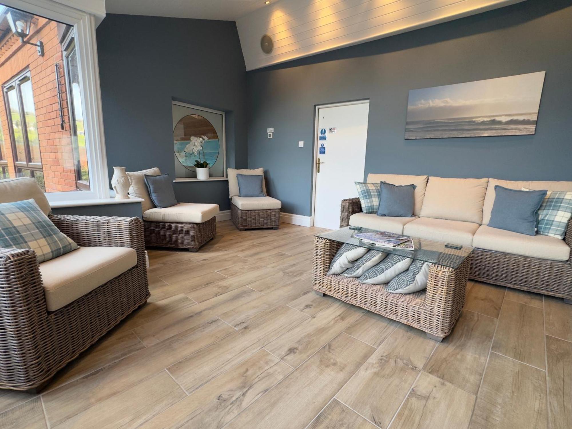 Vast, Elegant Home With Indoor Pool & Sauna Near Popular Golf Course Kington  Bagian luar foto