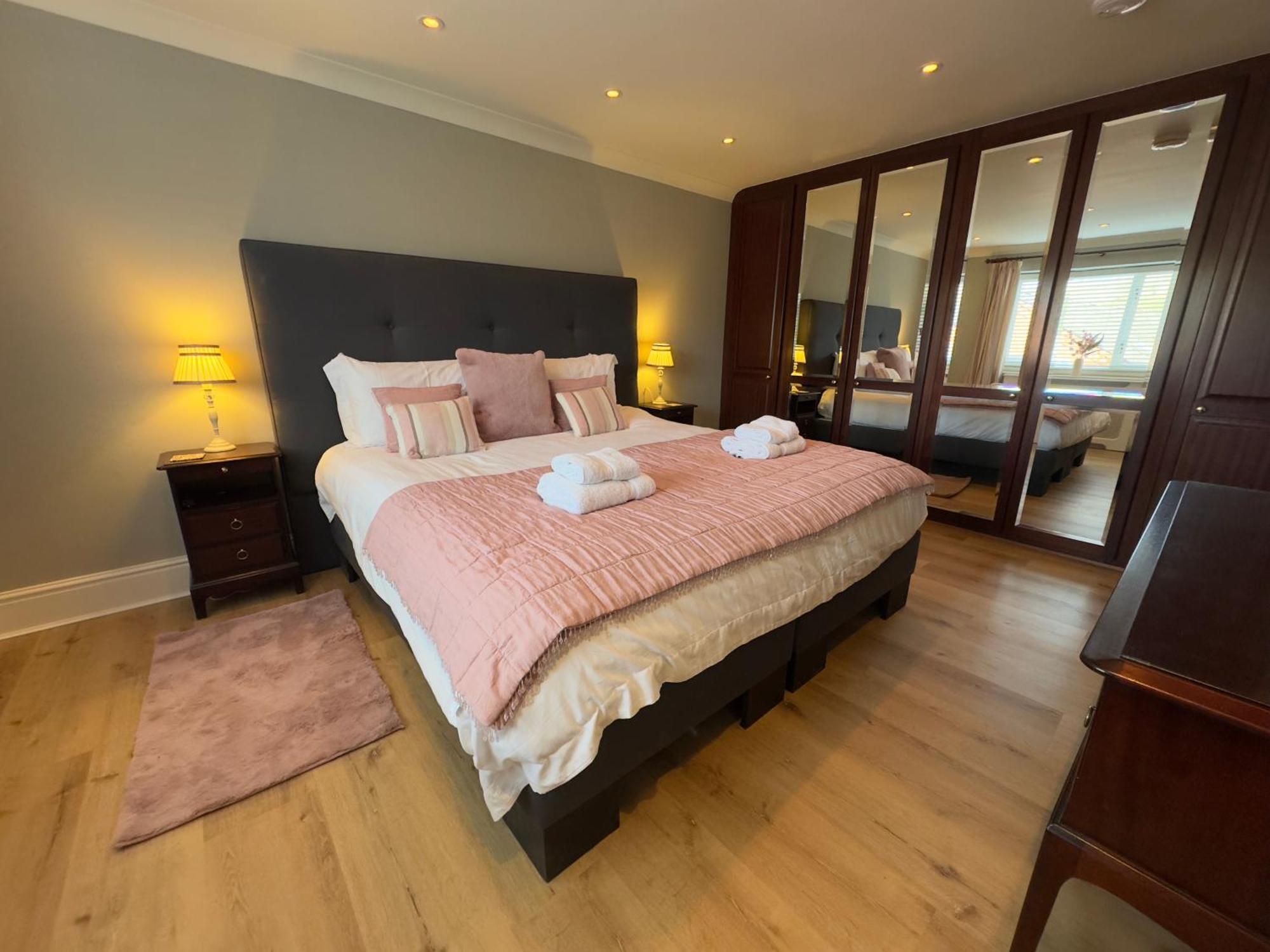 Vast, Elegant Home With Indoor Pool & Sauna Near Popular Golf Course Kington  Bagian luar foto