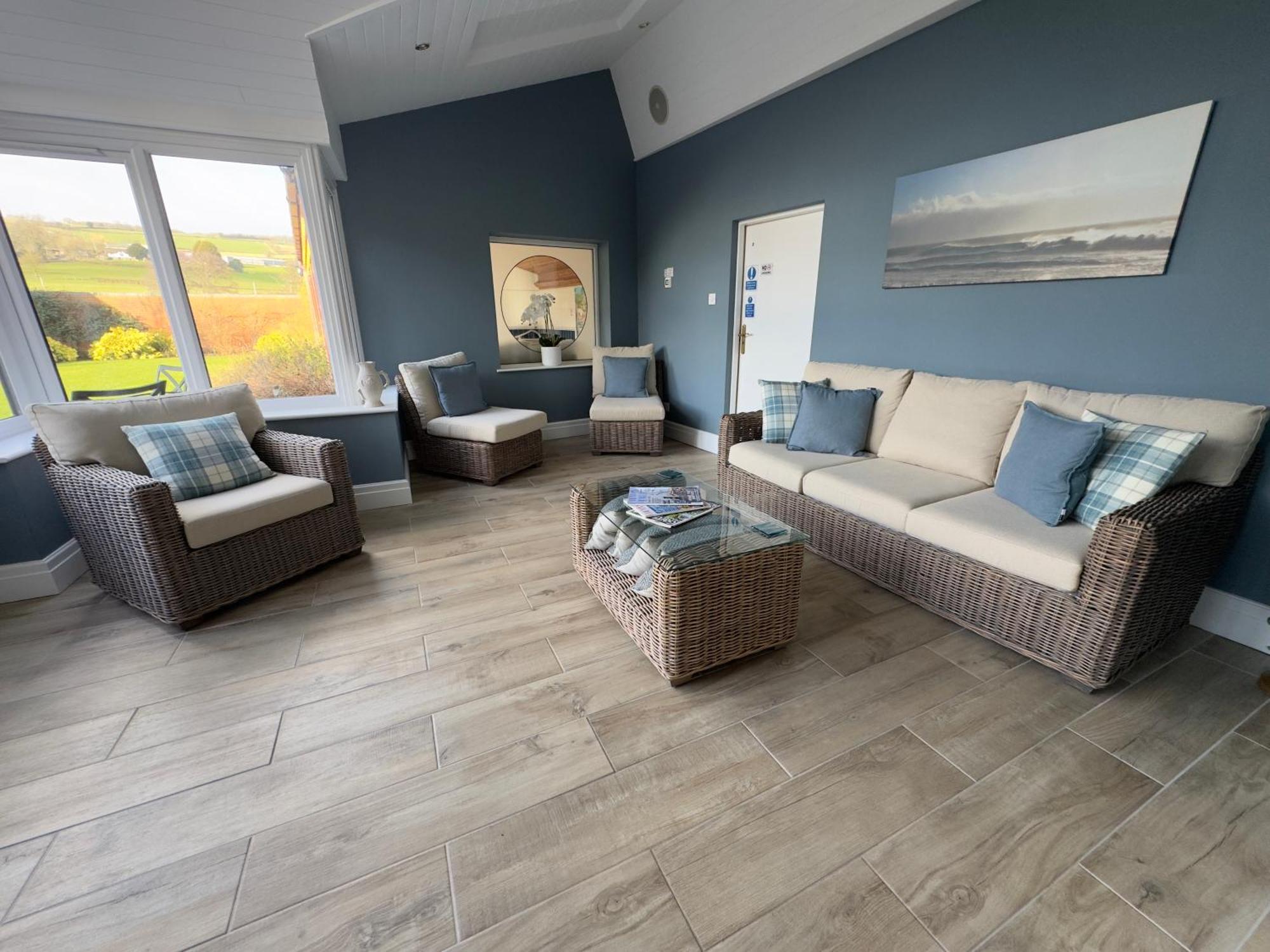 Vast, Elegant Home With Indoor Pool & Sauna Near Popular Golf Course Kington  Bagian luar foto